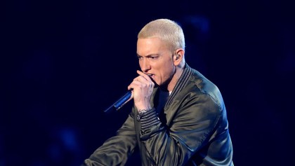 Eminem le tira con todo a los que no usan cubrebocas en su nueva canción