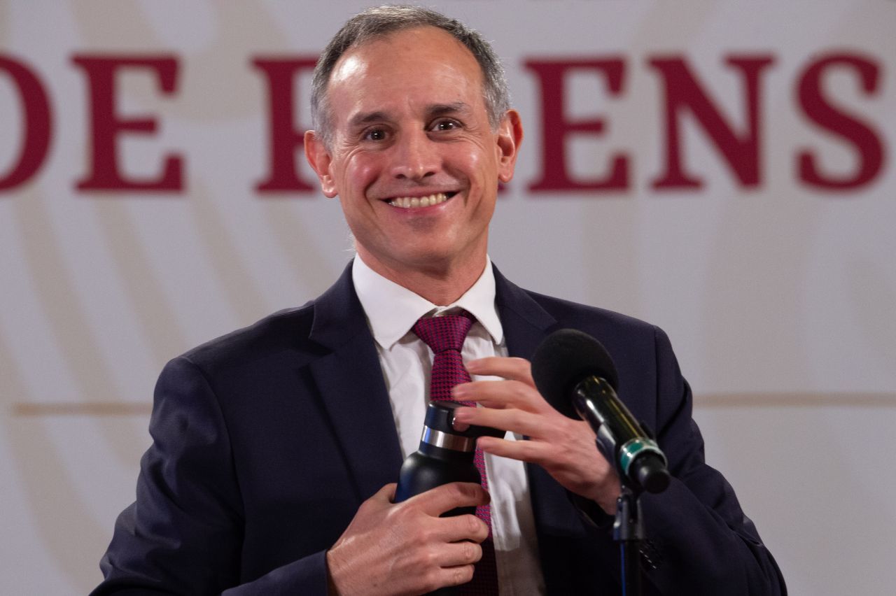 Lopez gatell sonriente