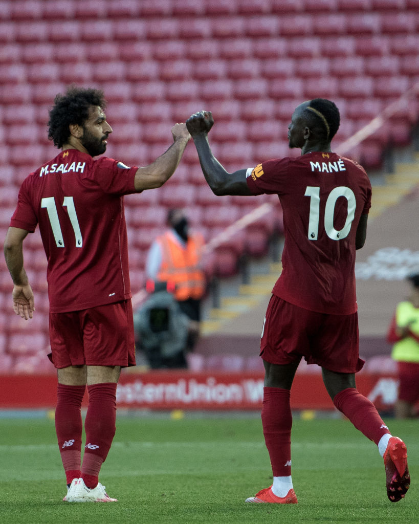 Narradores elogian más a futbolistas blancos