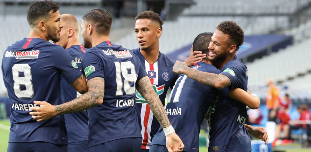 La caída de Neymar en la victoria del PSG sobre el Saint Etienne en la final de la Copa de Francia