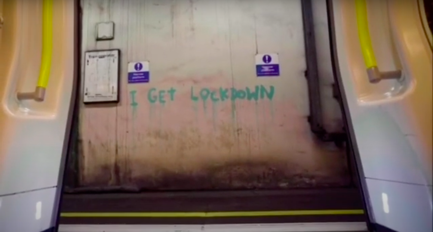 "I get lockdown", frase de Banksy. 