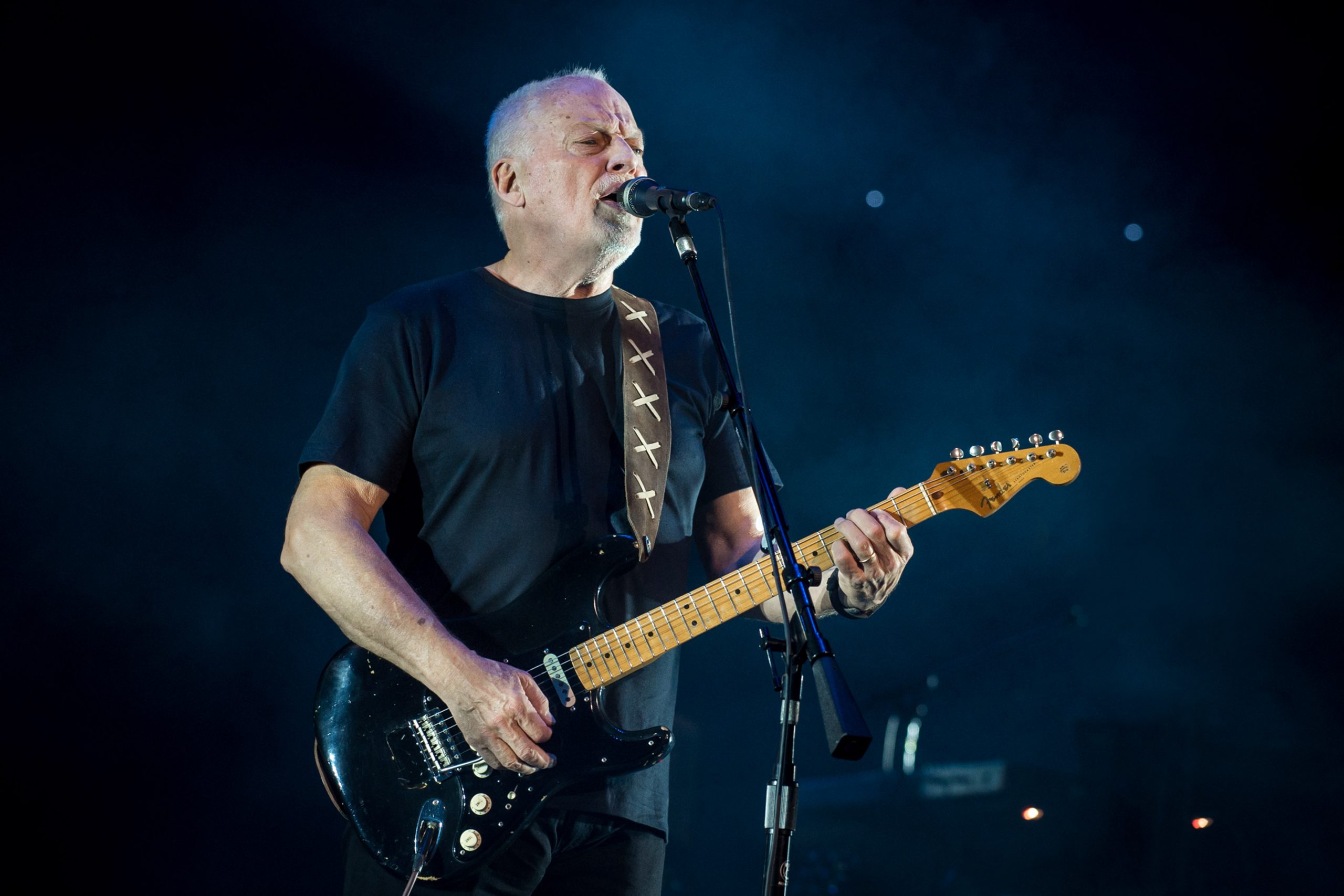 David Gilmour está de vuelta con una rola llamada "Yes, I Have Ghosts"