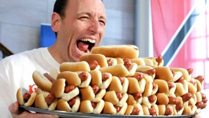 Según la ciencia, esta es la cantidad de hot dogs que puedes comer en 10 minutos