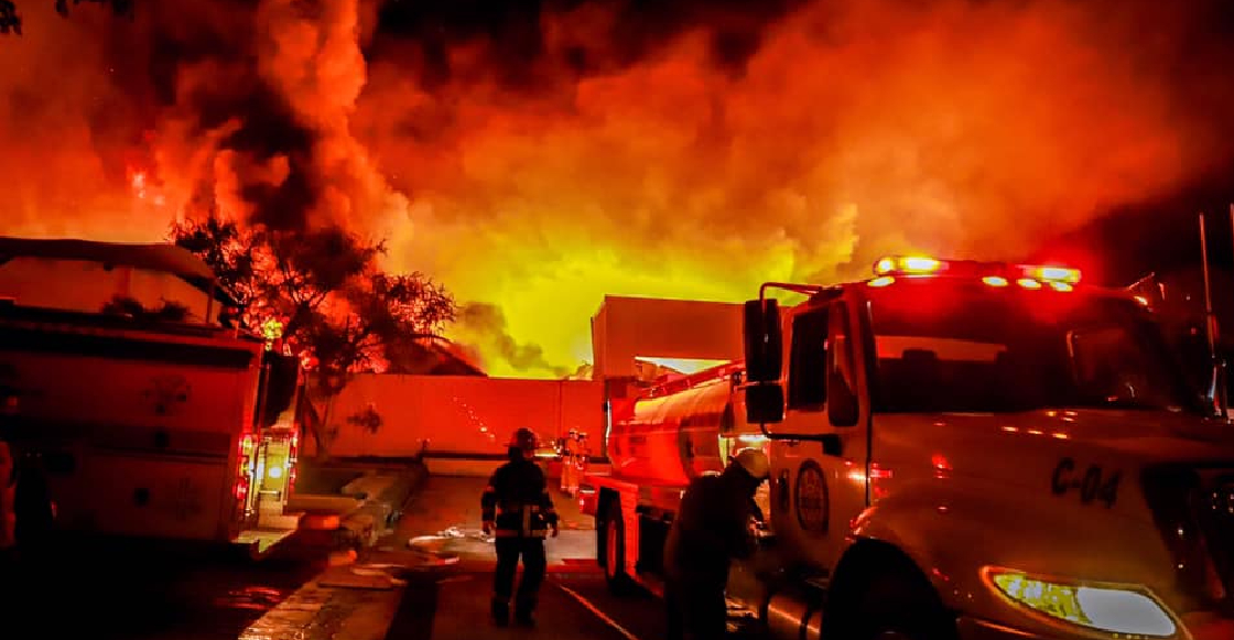 Se registra fuerte incendio en zona industrial CIVAC de Morelos