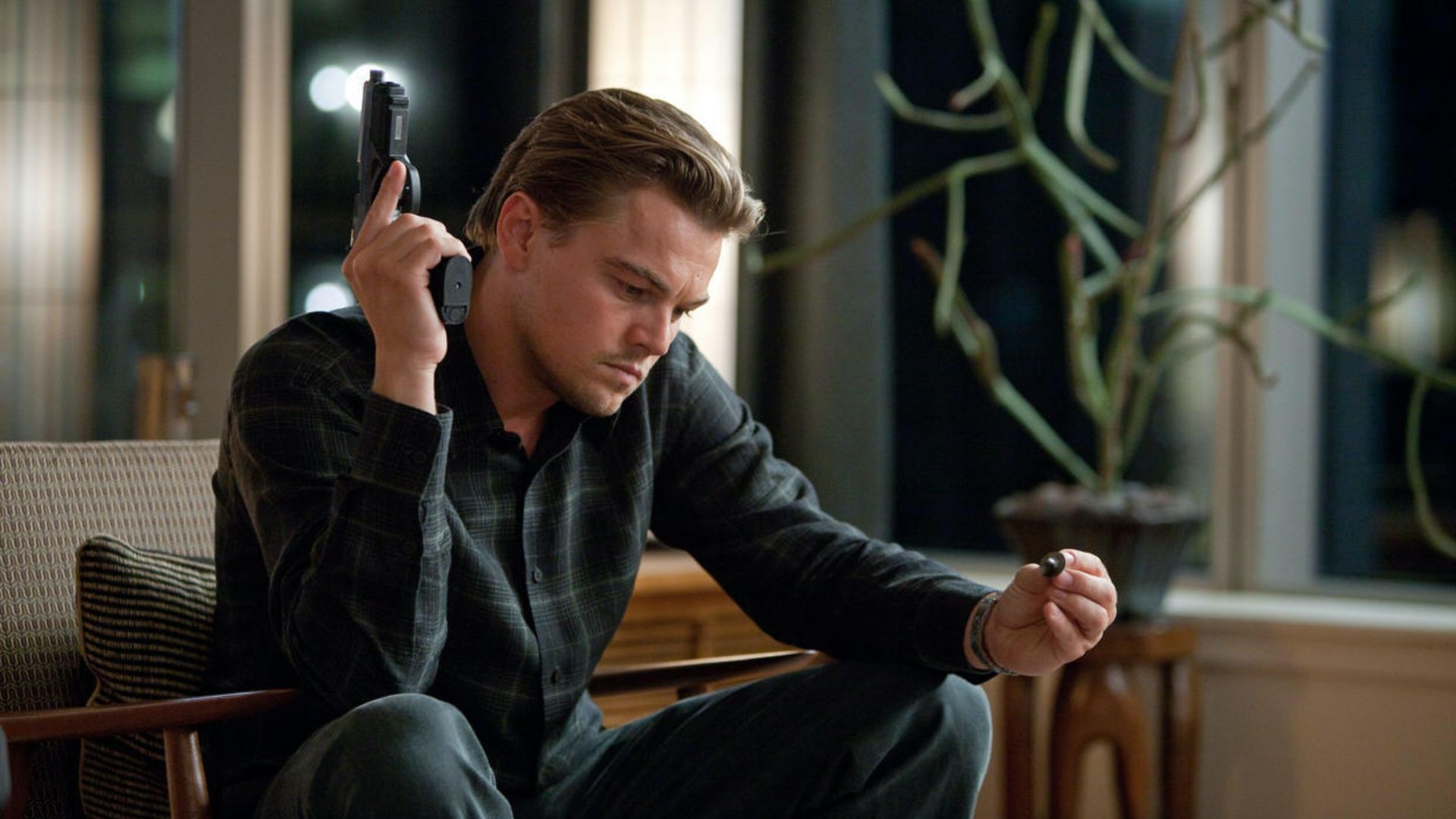 Dom Cobb, interpretado por Leonardo DiCaprio, realiza extracción de ideas en 'Inception'.