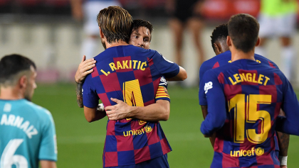 Barcelona entrega La Liga con golazo de tiro libre de Messi, ante Osasuna