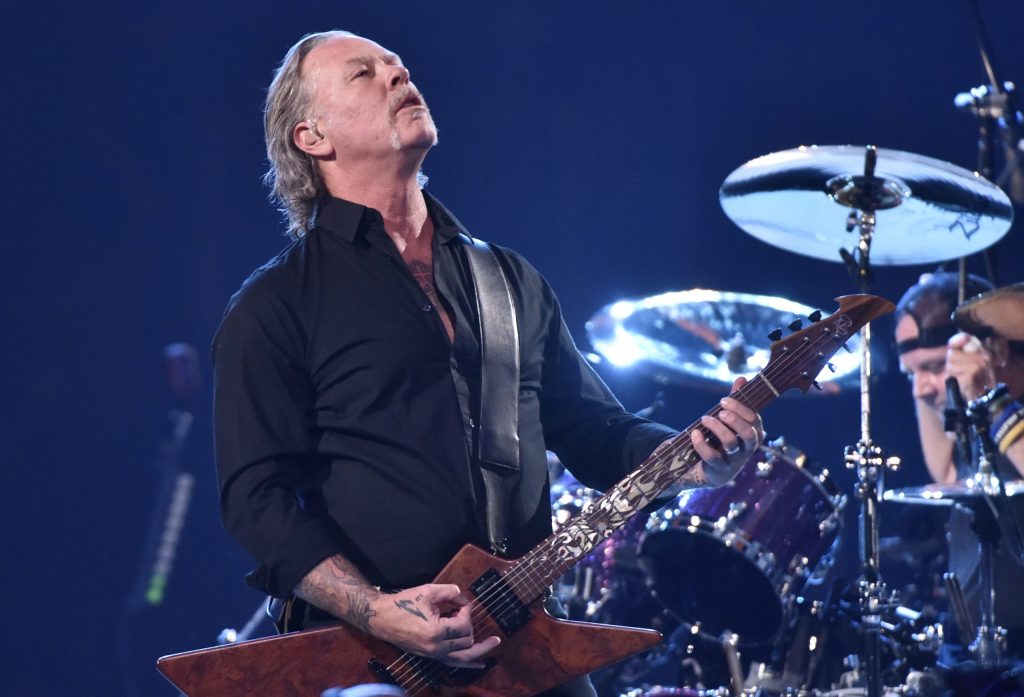 ¿Por? James Hetfield de Metallica rompe en llanto durante concierto en Brasil