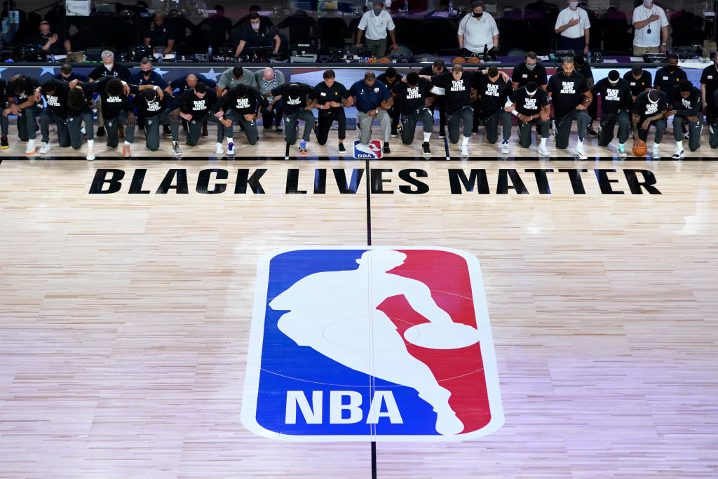 Black Lives Matter: Utah Jazz y New Orleans Pelicans reanudan la NBA arrodillados durante el himno