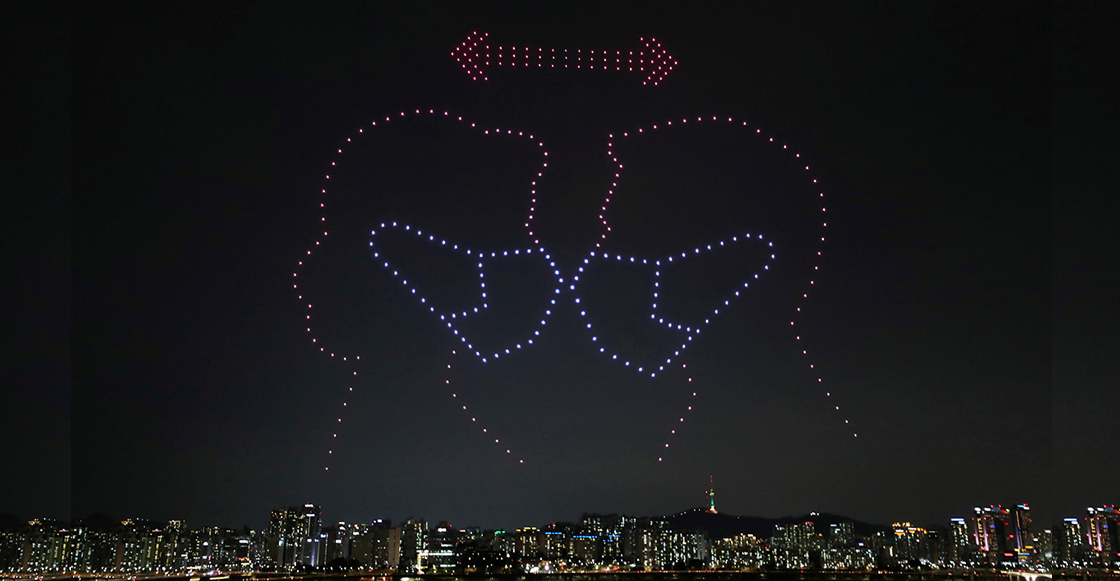 El cielo de Seúl se iluminó con drones y mensajes de prevención COVID