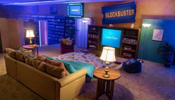 ¡Noche de películas! Convierten el último Blockbuster en un Airbnb