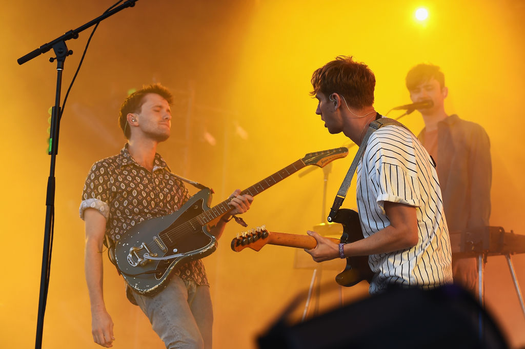 "'Dreamland' se trata de desangrarse en la música": Una entrevista con Glass Animals