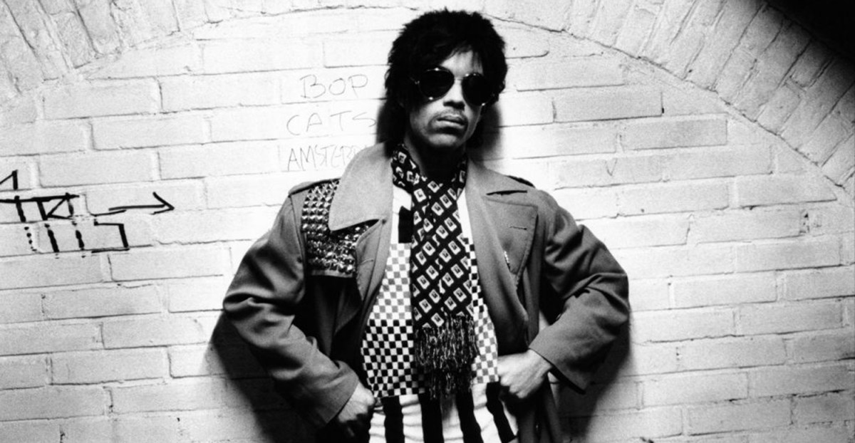 ¡Escucha "Cosmic Day", la nueva canción inédita de Prince!