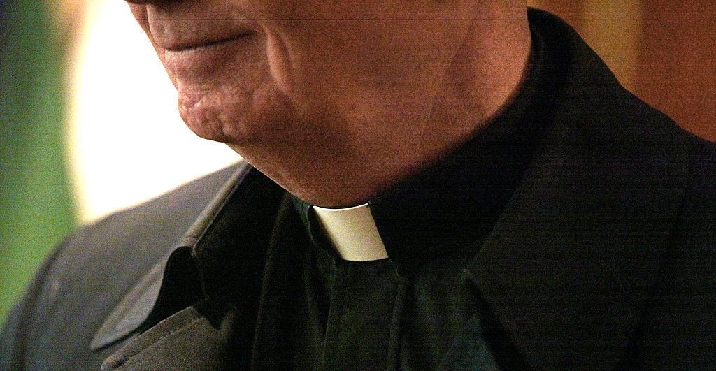 Sacerdote pide "que no haya vacuna para los que no van a la iglesia o que mueran antes"