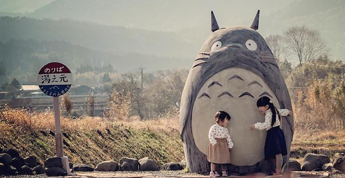 ¡Queremos abrazarlo! Abuelitos construyeron una estatua de Totoro para sus nietas