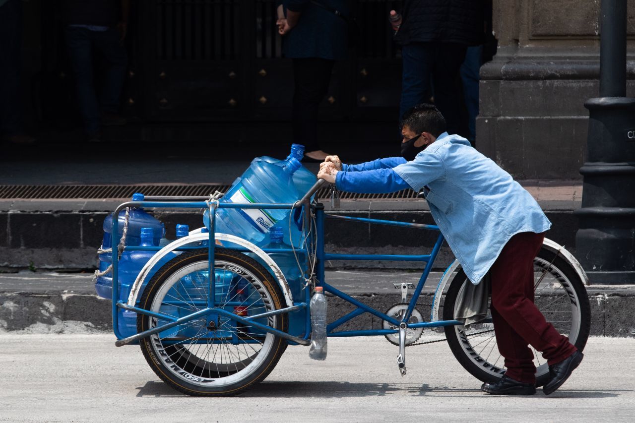 Acusan a director de alcaldía Miguel Hidalgo de confiscar triciclos a vendedores ambulantes