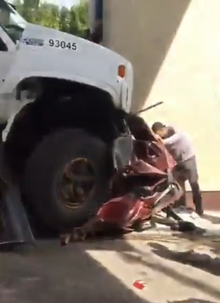 Camión del IMSS embistió a varios vehículos en Oxchuc, Chiapas; hay tres muertos