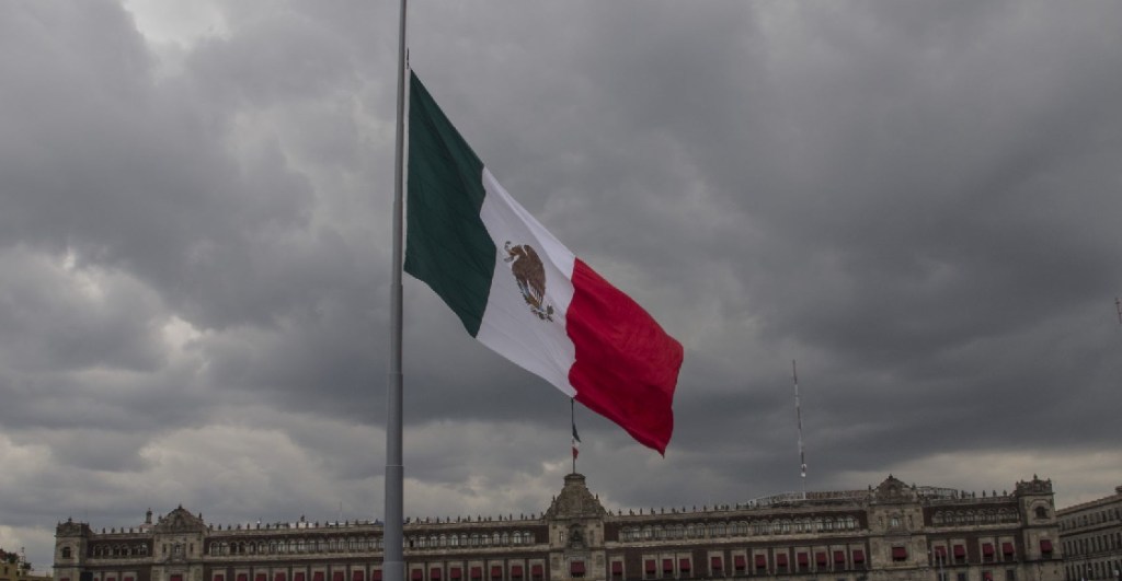 AMLO decreta 30 días de duelo nacional por las víctimas del coronavirus en México