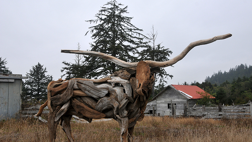 Jeffro Uitto: El artista que convierte trozos de madera en impresionantes esculturas
