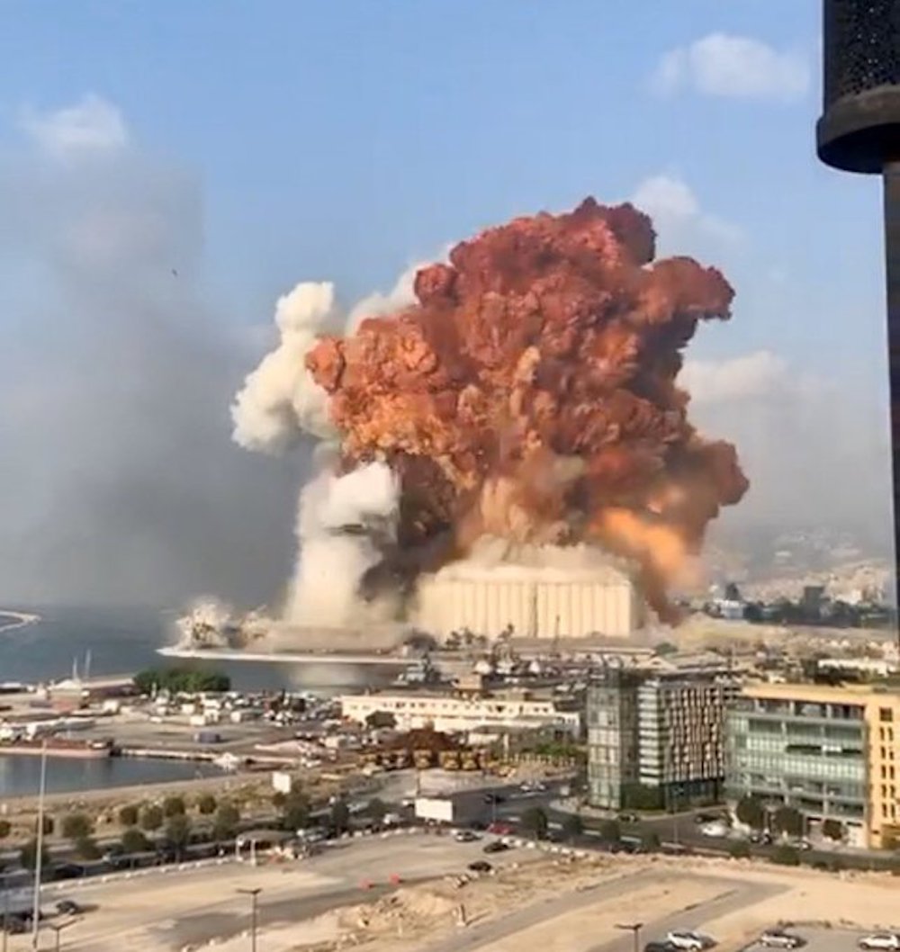 explosion-fabrica-beirut-libano-embajada