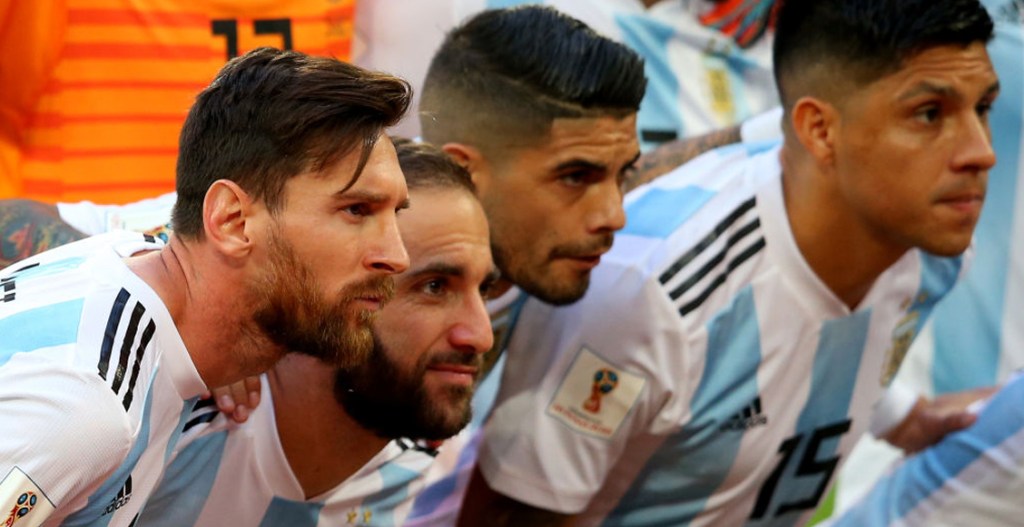 Higuaín aconseja a Messi no jugar en la Premier League porque 'te muelen a patadas'