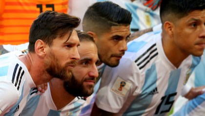 Higuaín aconseja a Messi no jugar en la Premier League porque 'te muelen a patadas'