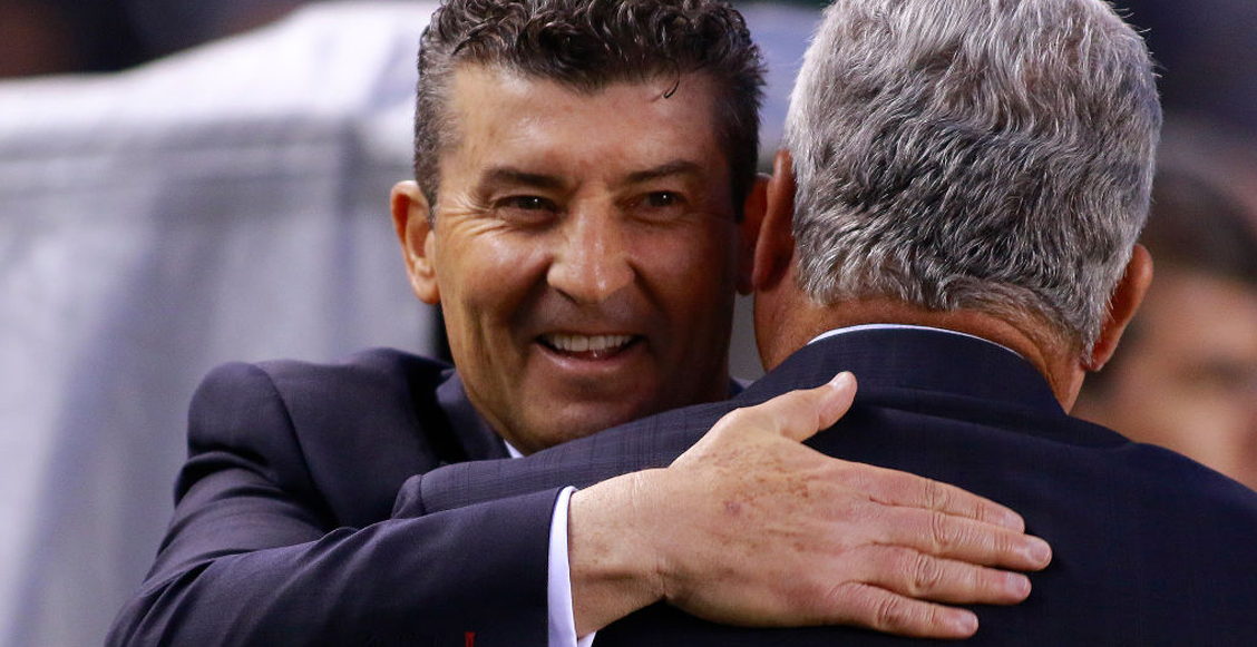 ¿Se termina el invicto? El 'Chepo' de la Torre buscará su primera victoria ante Vucetich