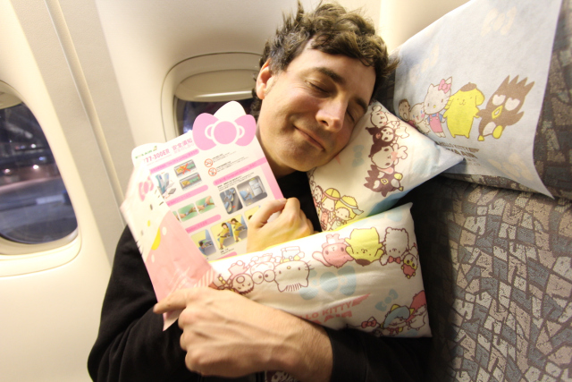 ‘Eva Air’ planea vuelo en avión de Hello Kitty con menú de tres estrellas Michelin
