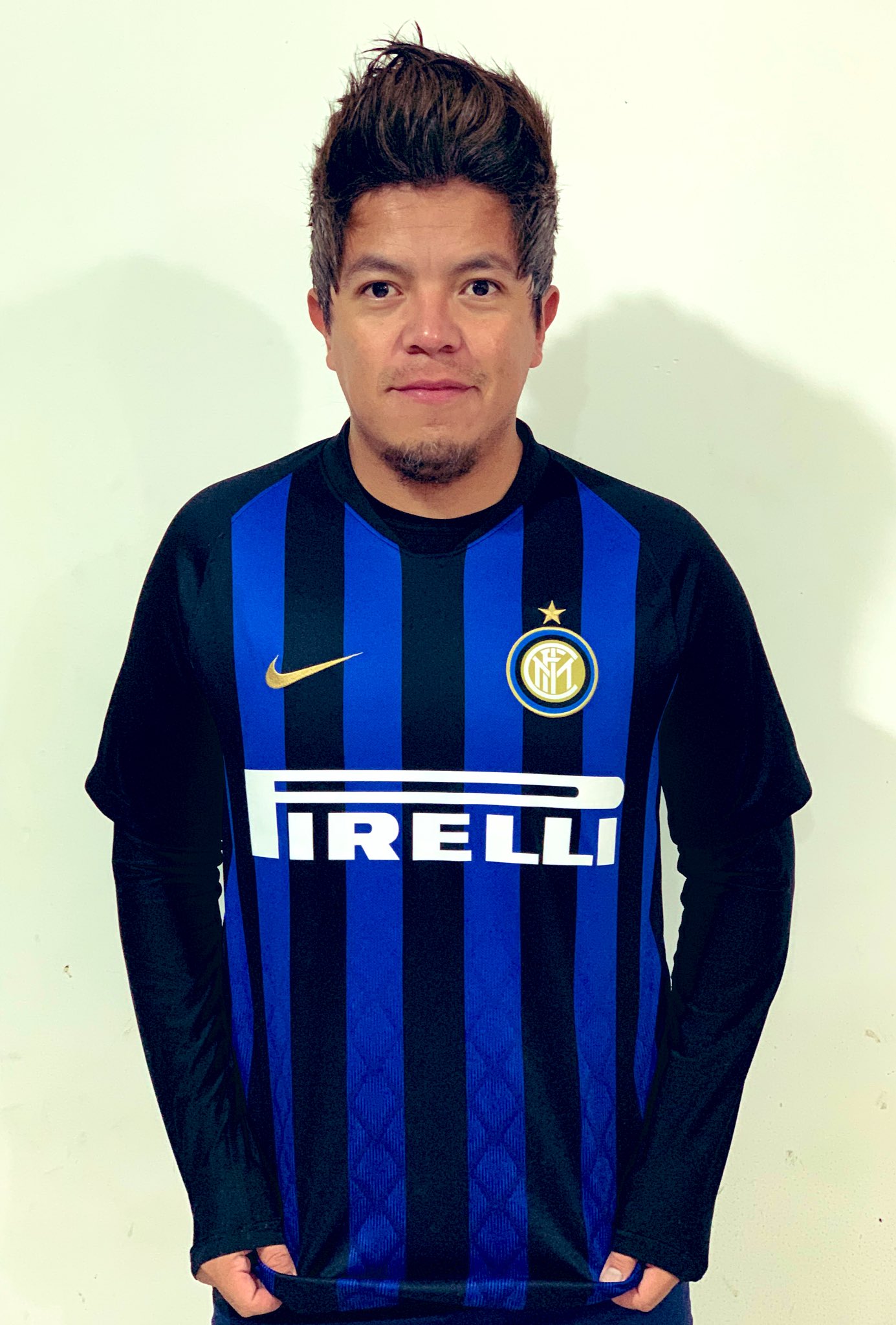 ¿Quién es Israel 'El Chemas' y por qué los fans del fútbol están odiando (y amando) sus predicciones?