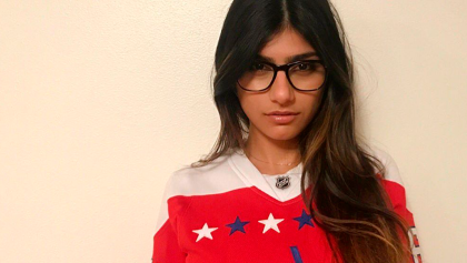 Ah, caray: Mia Khalifa subasta sus 'famosos' lentes para ayudar a las víctimas de la explosión en Beirut