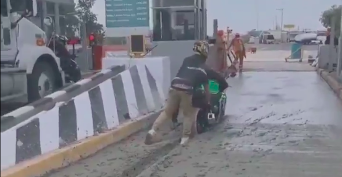 moto-motociclista-atora-cemento-fresco-caseta-video-estado-de-mexico-02