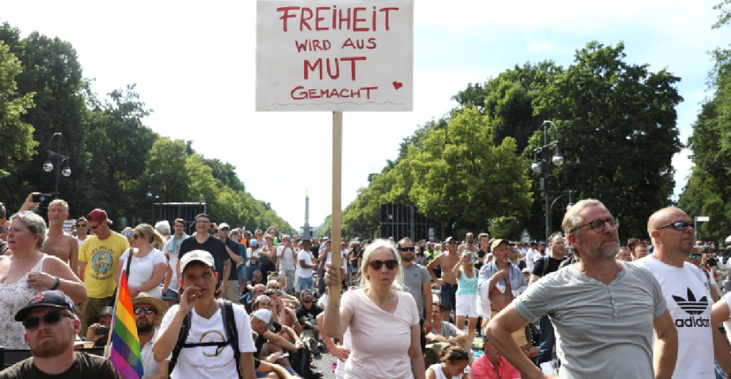Protestan en Berlín contra medidas sanitarias para contener el coronavirus
