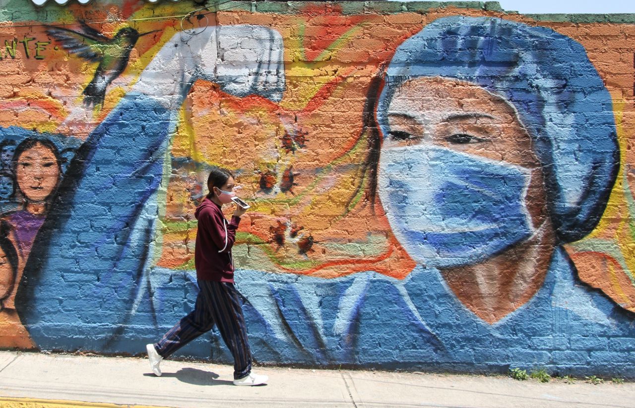 El segundo punto consiste en acordar una estrategia para la reactivación económica de México con el propósito de recuperar al menos 8 millones de todos los empleos que se han perdido en los cinco meses que llevamos lidiando con el coronavirus.