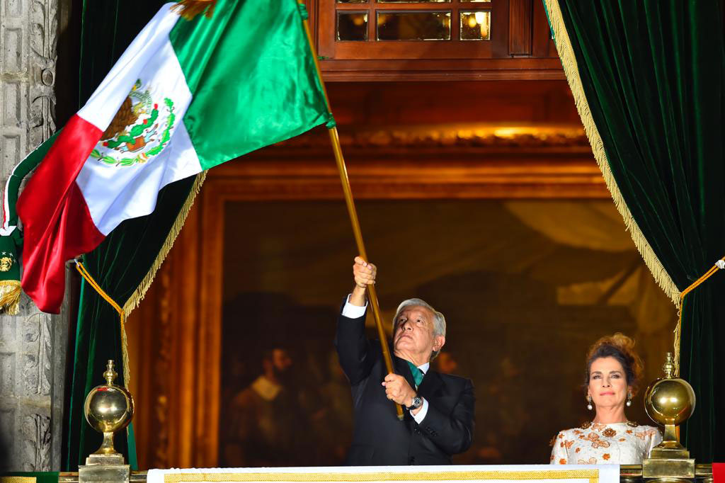 Andres Manuel López Obrador da el grito de Independencia en el Zócalo de la Ciudad de México
