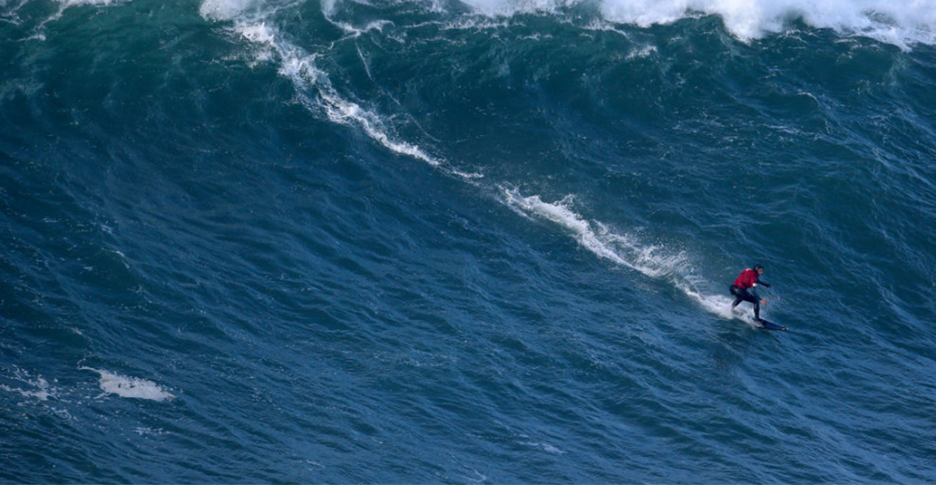 Maya Gabeira y la historia de la ola más alta del mundo que casi le cuesta la vida