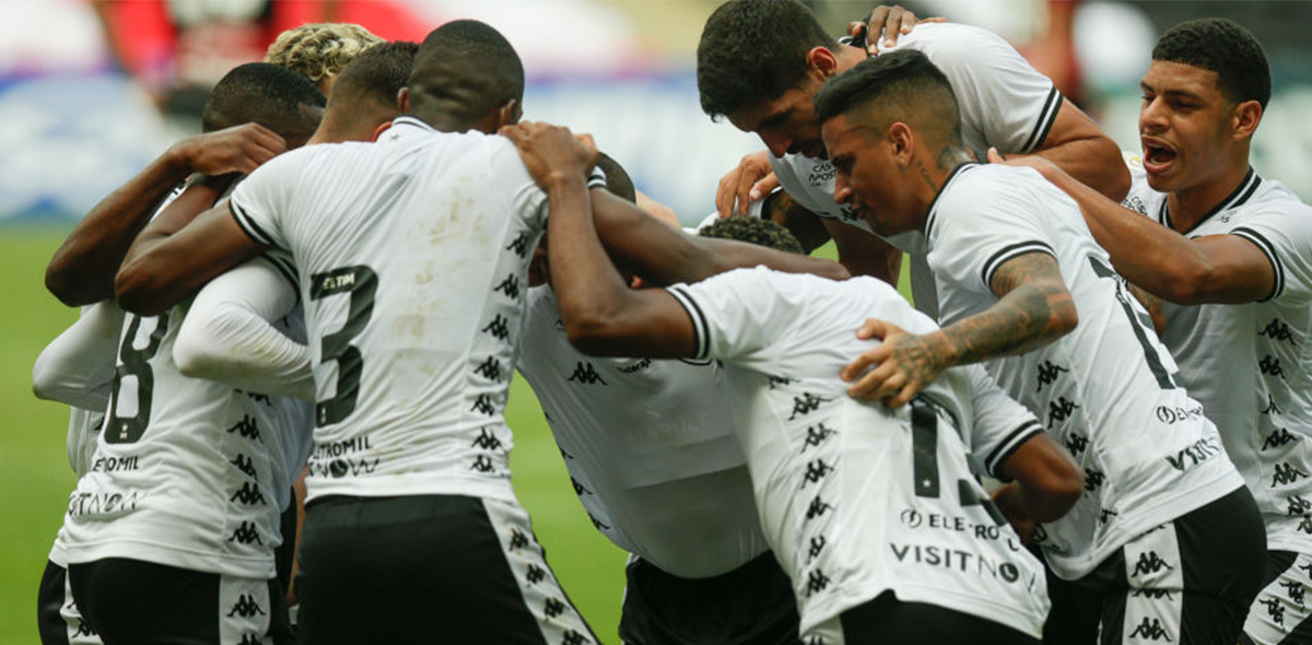 Oye, tranquilo: Jugador del Botafogo pateó al VAR tras gol anulado