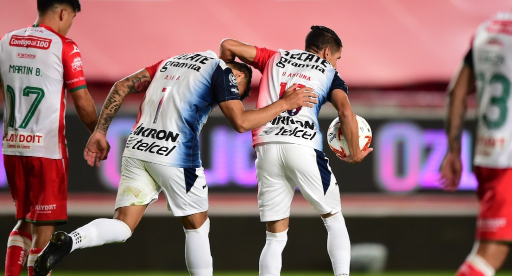 El gol de último minuto de Vega en el triunfo de Chivas ante Necaxa