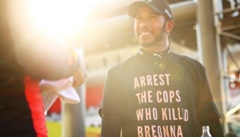 FIA abrió investigación contra Hamilton por utilizar una camiseta pidiendo justicia para Breonna Taylor