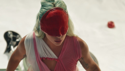 Lady Gaga estrena un alucinante corto para promocionar su sencillo "911"