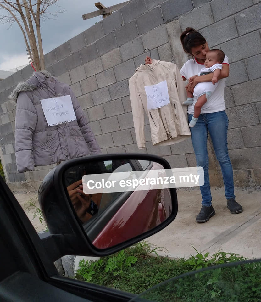 Mujer intercambiaba ropa por pañales para su bebé y el internet se unió para ayudarla