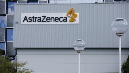 Oxford y AstraZeneca reanudan pruebas de su posible vacuna contra el coronavirus