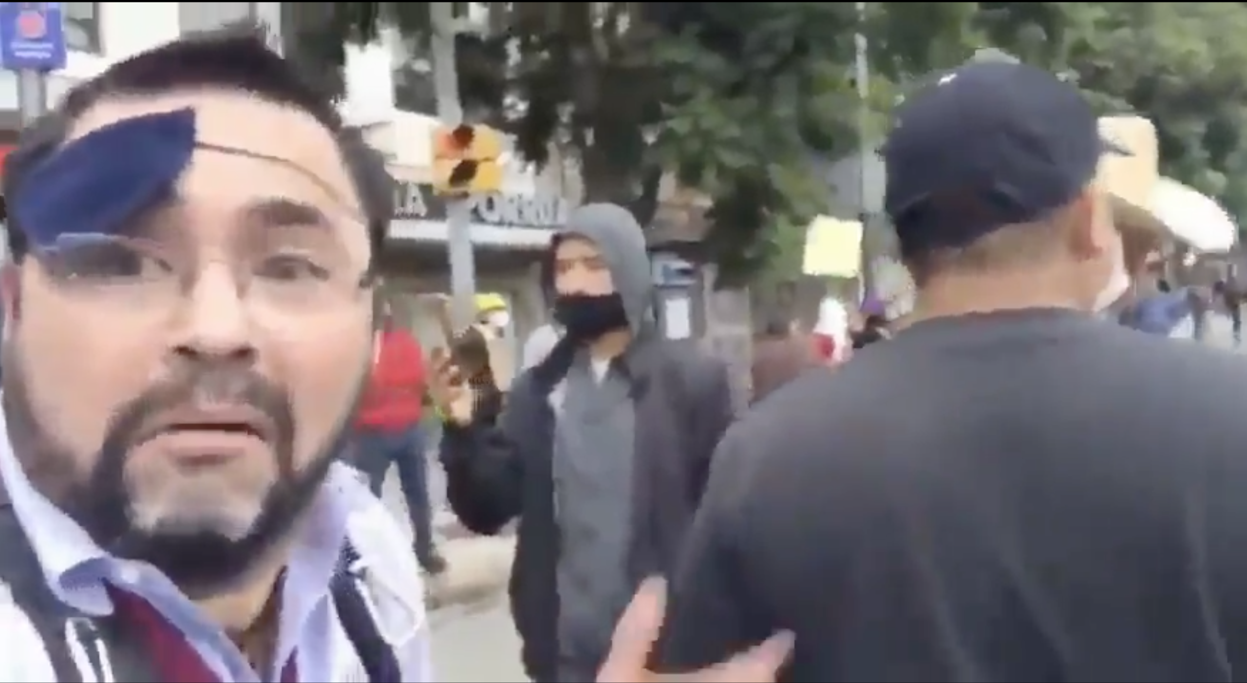 Youtuber de las mañaneras de AMLO es captado insultando a manifestantes de FRENA