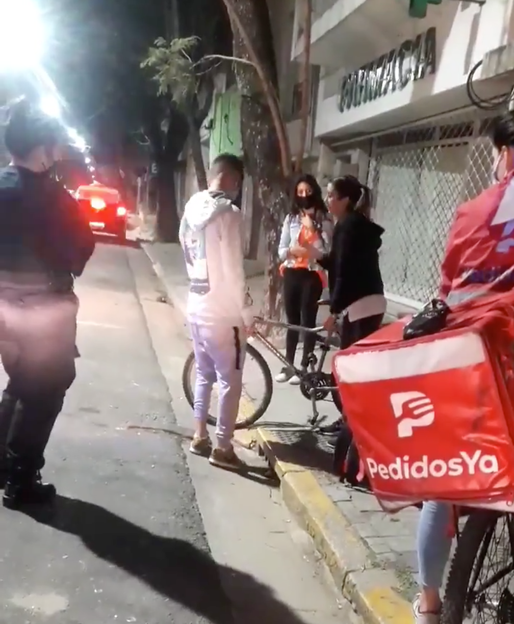 Aún hay personas buenas: Roban bicicleta a repartidor de comida y la joven que hizo el pedido le regalo la suya