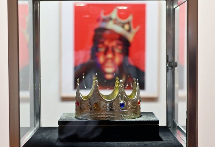 La icónica corona del inolvidable Notorious B.I.G. se subastó por casi 600 mil dólares
