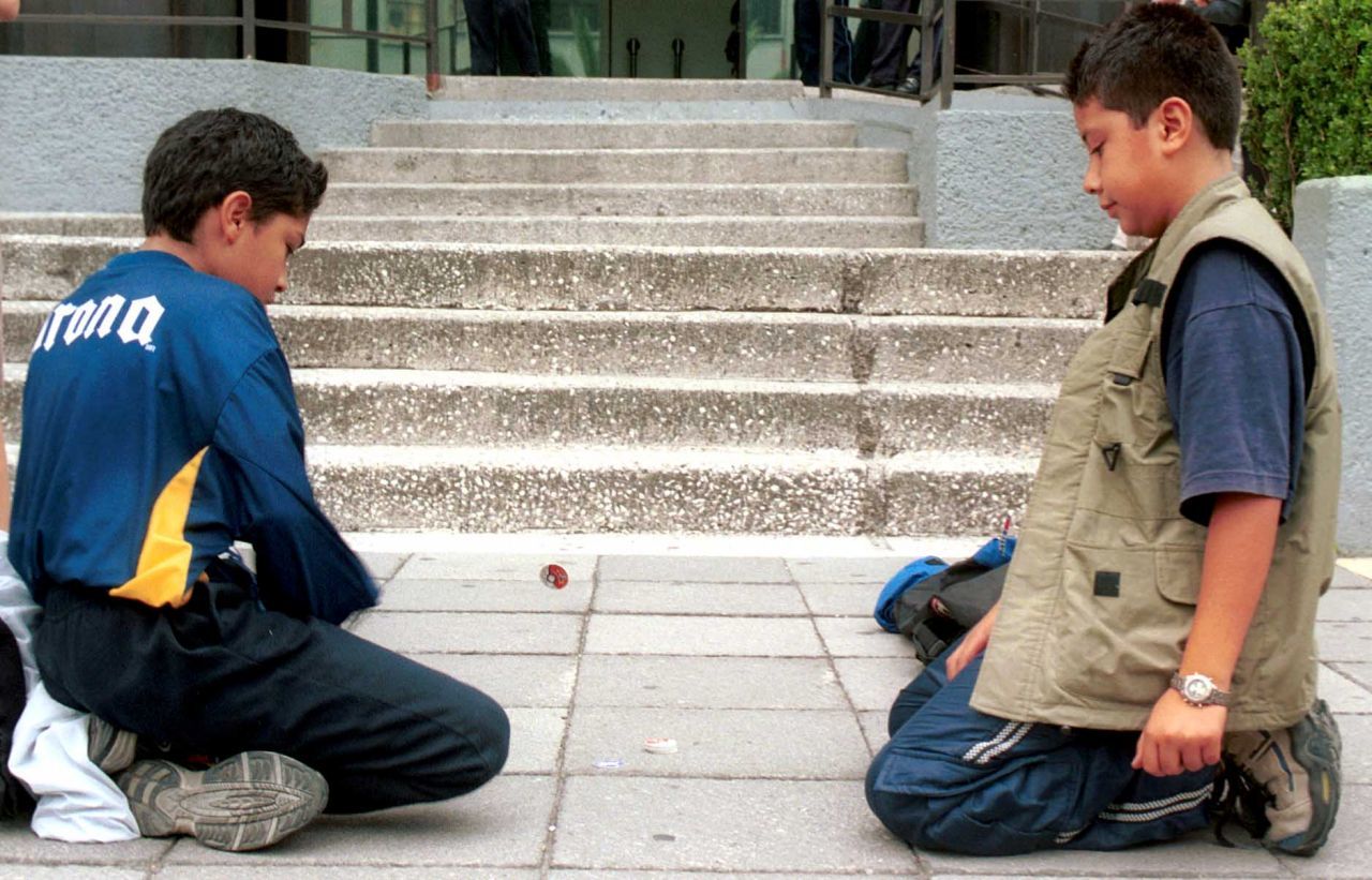 Trueques brgs: Sujeto intercambia un tazo por dos manzanas y se hace viral