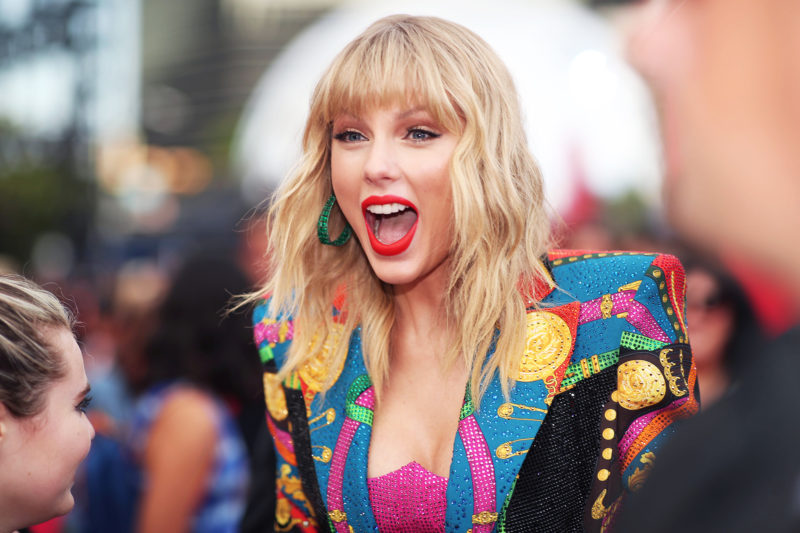 Taylor Swift es la nueva diosa del Billboard 200 al superar a Whitney Houston