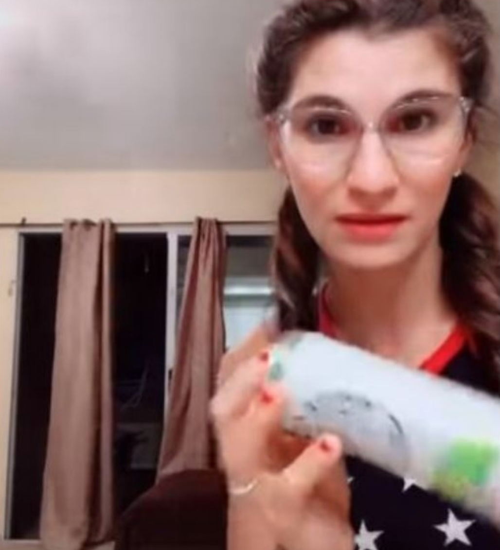 ¿Real o fake? Mujer capta supuesto fantasma mientras graba video de TikTok