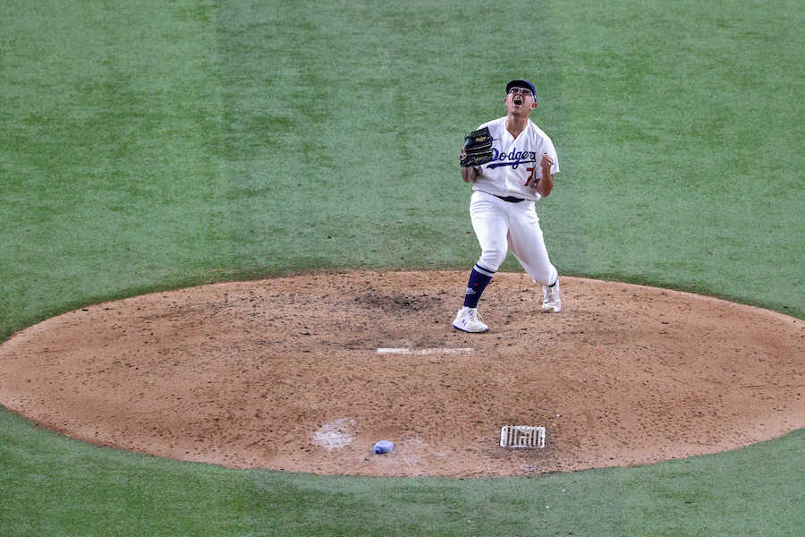 Julio Urías, de las burlas por tumor ojo izquierdo a héroe de los Dodgers