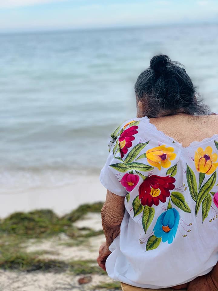 Abuelita de 97 años conoció el mar y su reacción está conmoviendo al internet 