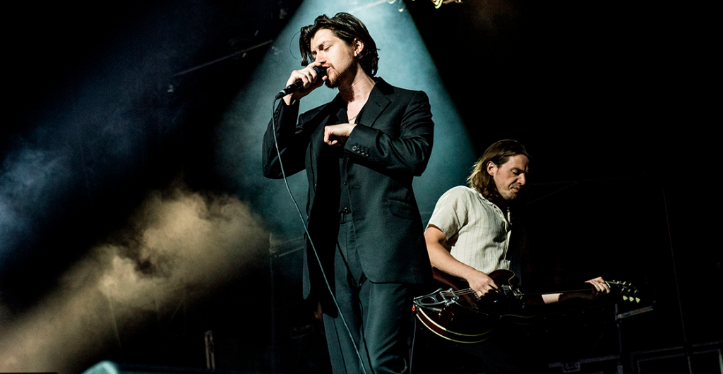 ¡Arctic Monkeys lanzará un disco en vivo para ayudar a una buena causa!