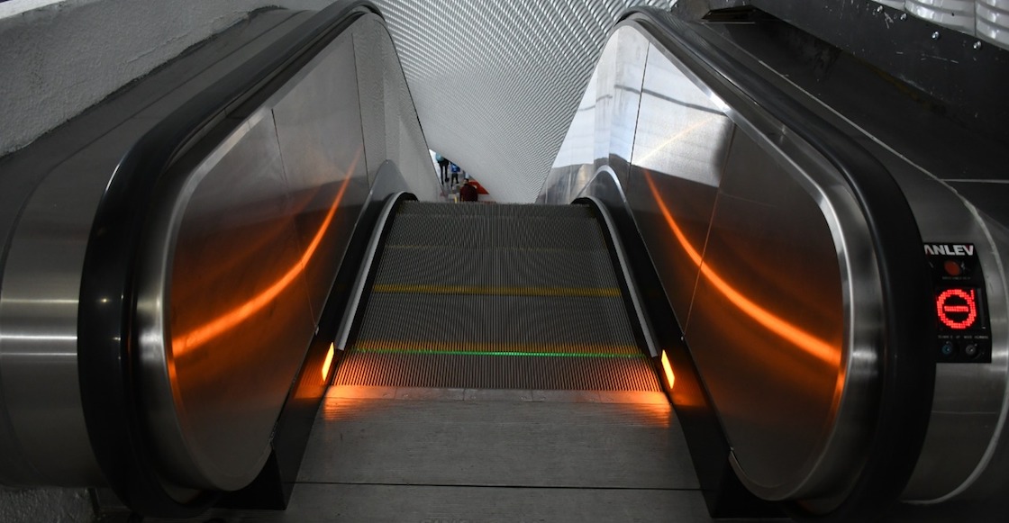 escalera-metro-tacubaya-pintada